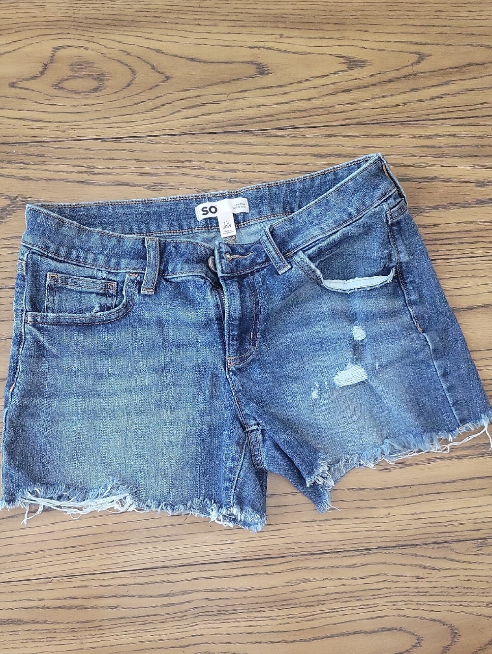 SO Low Rise Fade Blue Distressed Denim Cutoff Midi Shorts Sz 11/30w